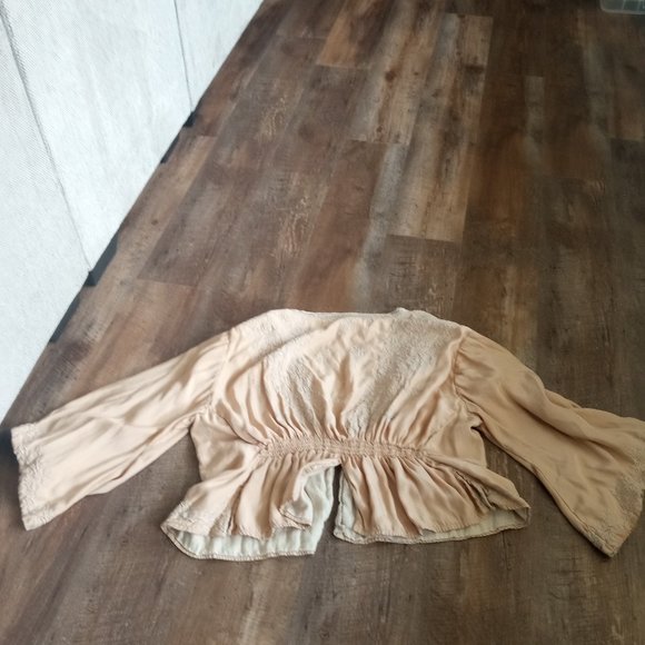 Designed magnolia pearl jacket - Picture 3 of 3